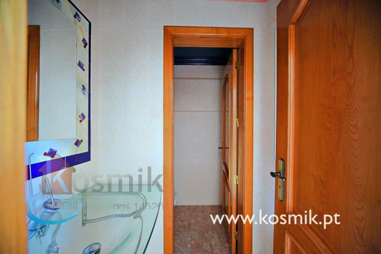Moradia T8 para Venda em Bucelas Foto 9