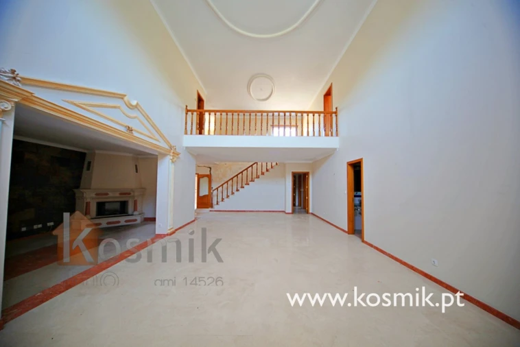 Moradia T8 para Venda em Bucelas Foto 48