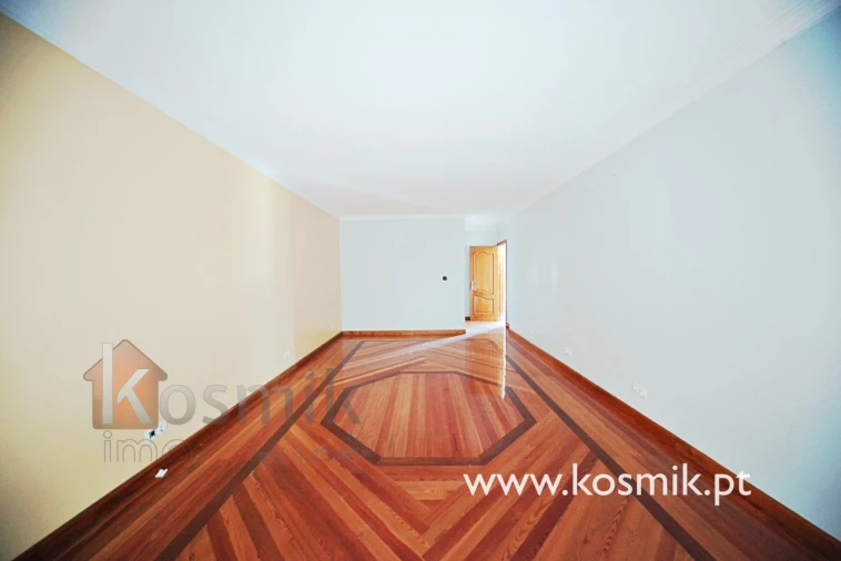 Moradia T8 para Venda em Bucelas Foto 13