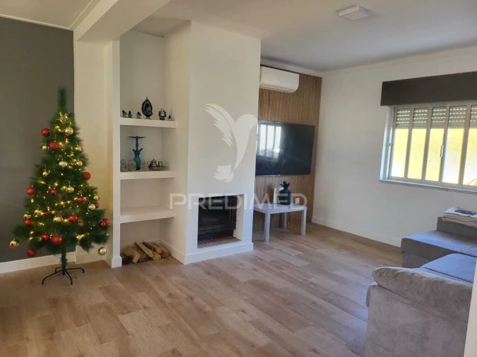 Moradia T4 para Venda em Alhos Vedros Foto 9