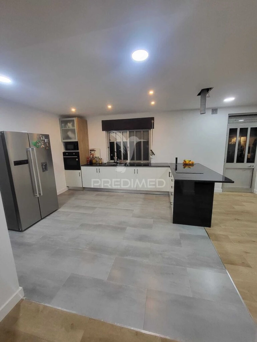 Moradia T4 para Venda em Alhos Vedros Foto 11