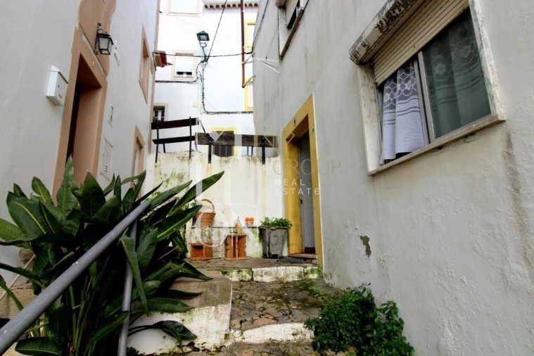 Moradia T3 para Venda em Santiago Maior Foto 1