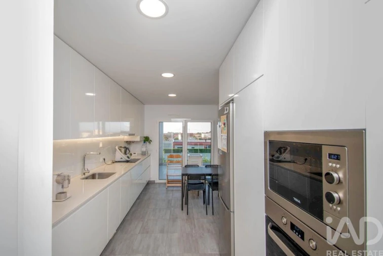 Apartamento T3 para Venda em Marinha Grande Foto 2