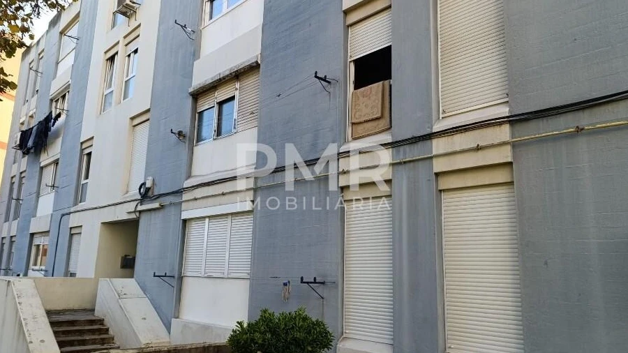 Armazém para Venda em Odivelas