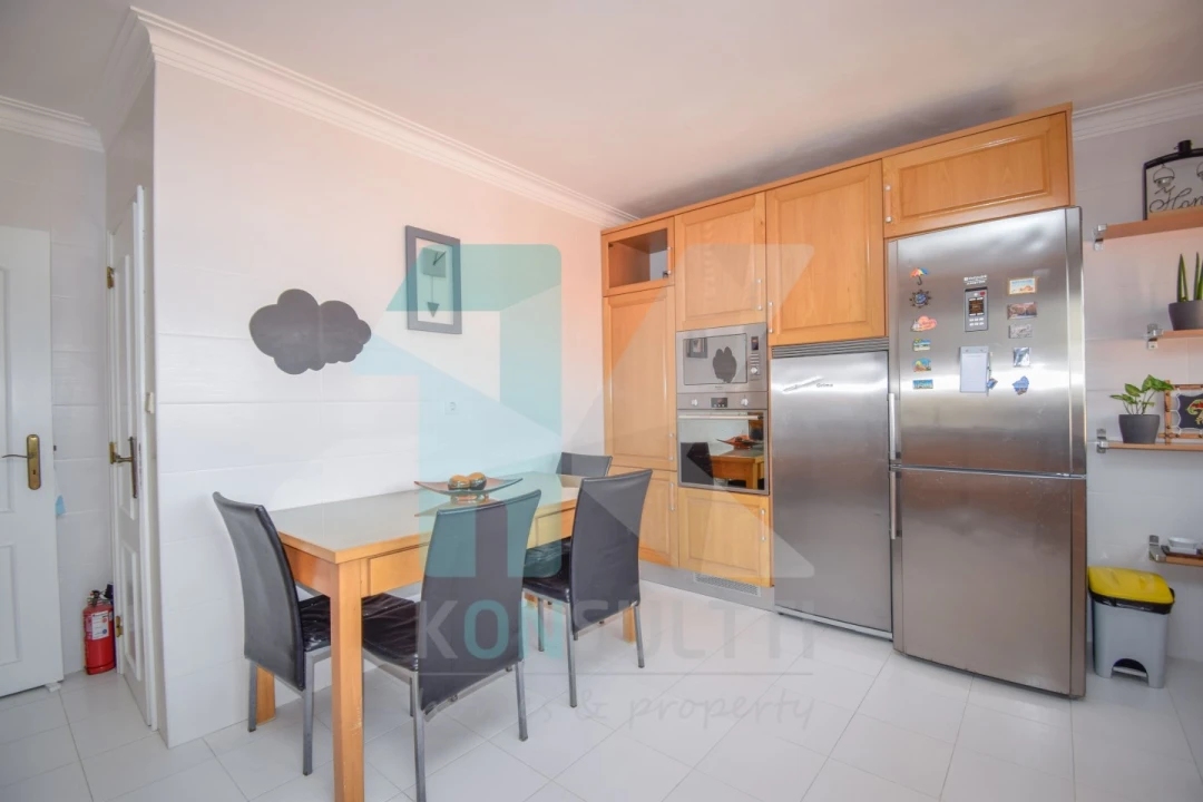 Moradia T5 para Venda em Carvoeira Foto 6