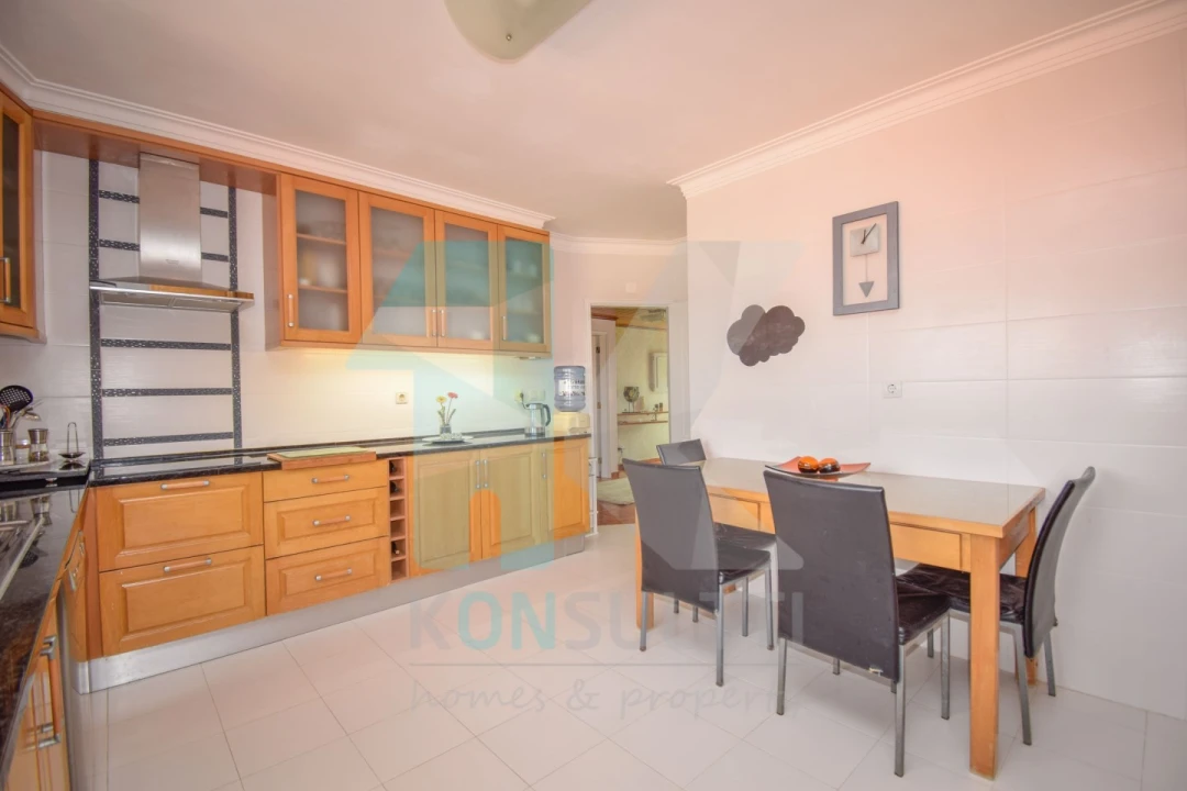 Moradia T5 para Venda em Carvoeira Foto 8