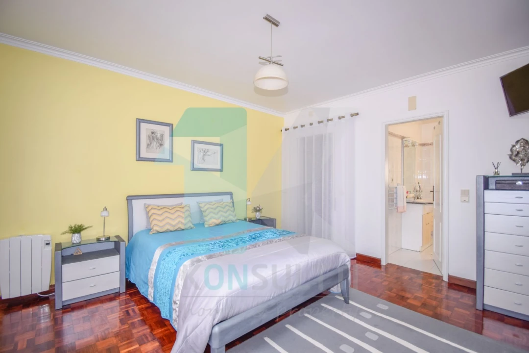 Moradia T5 para Venda em Carvoeira Foto 20