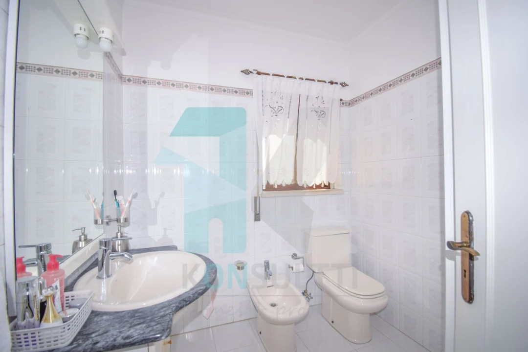 Moradia T5 para Venda em Carvoeira Foto 21