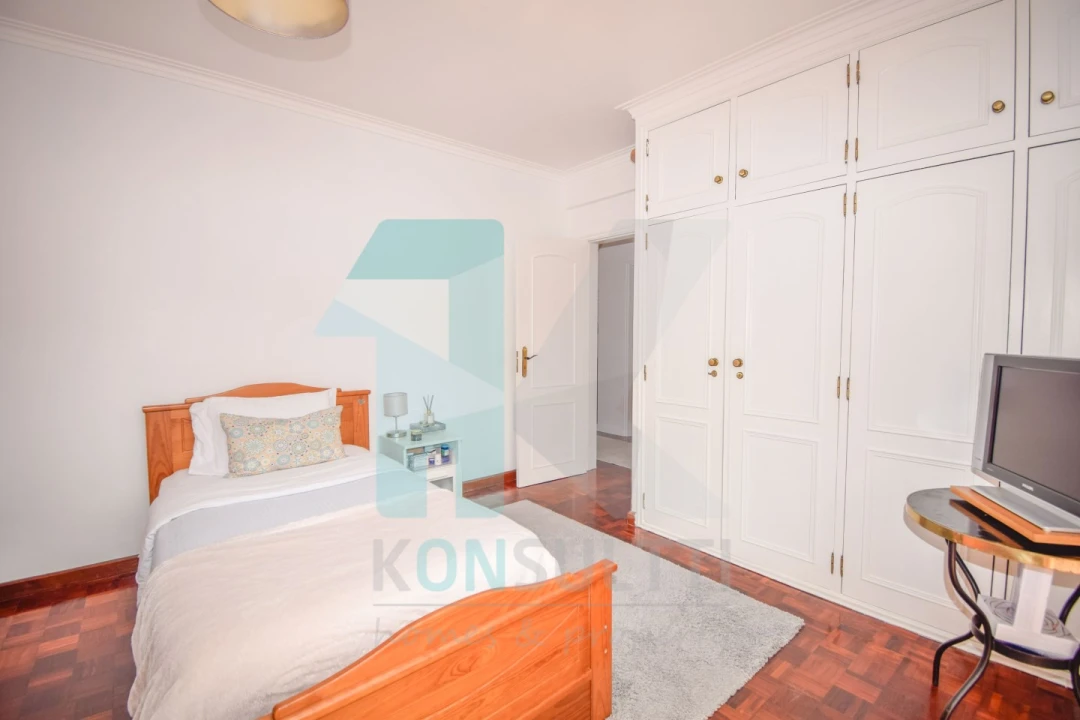 Moradia T5 para Venda em Carvoeira Foto 23