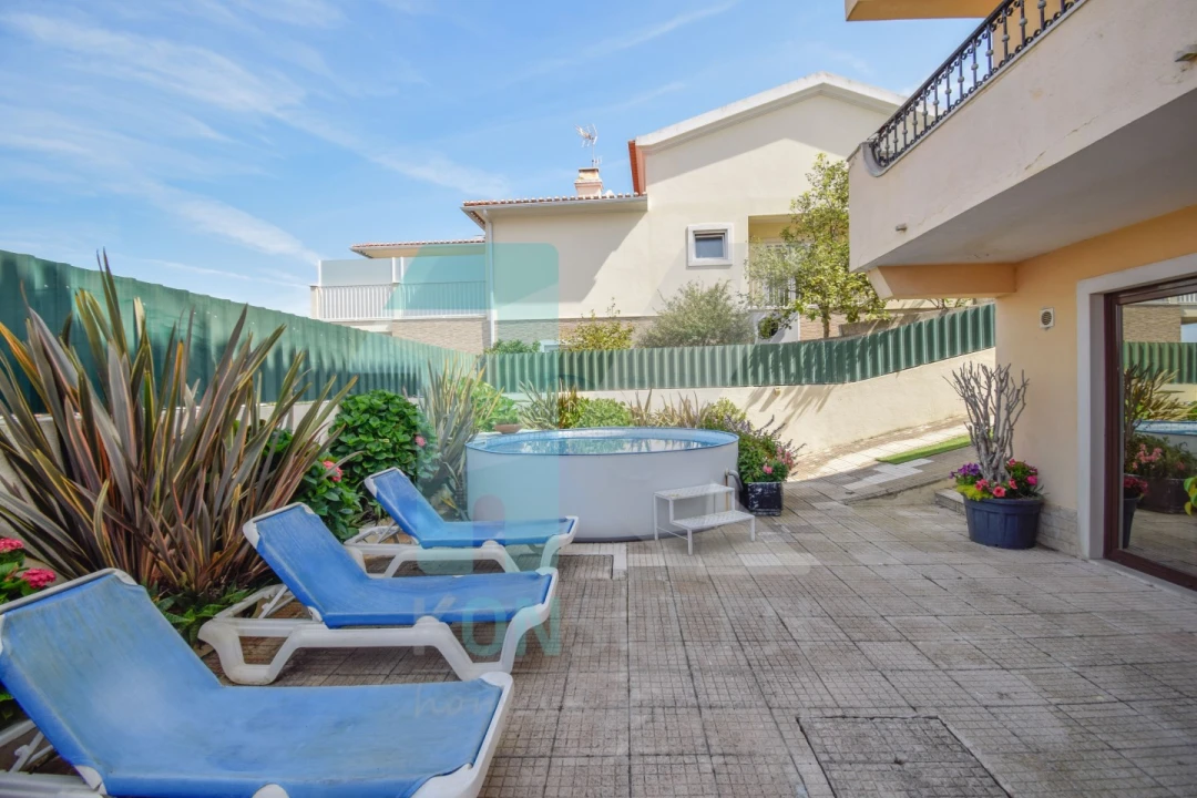 Moradia T5 para Venda em Carvoeira Foto 41