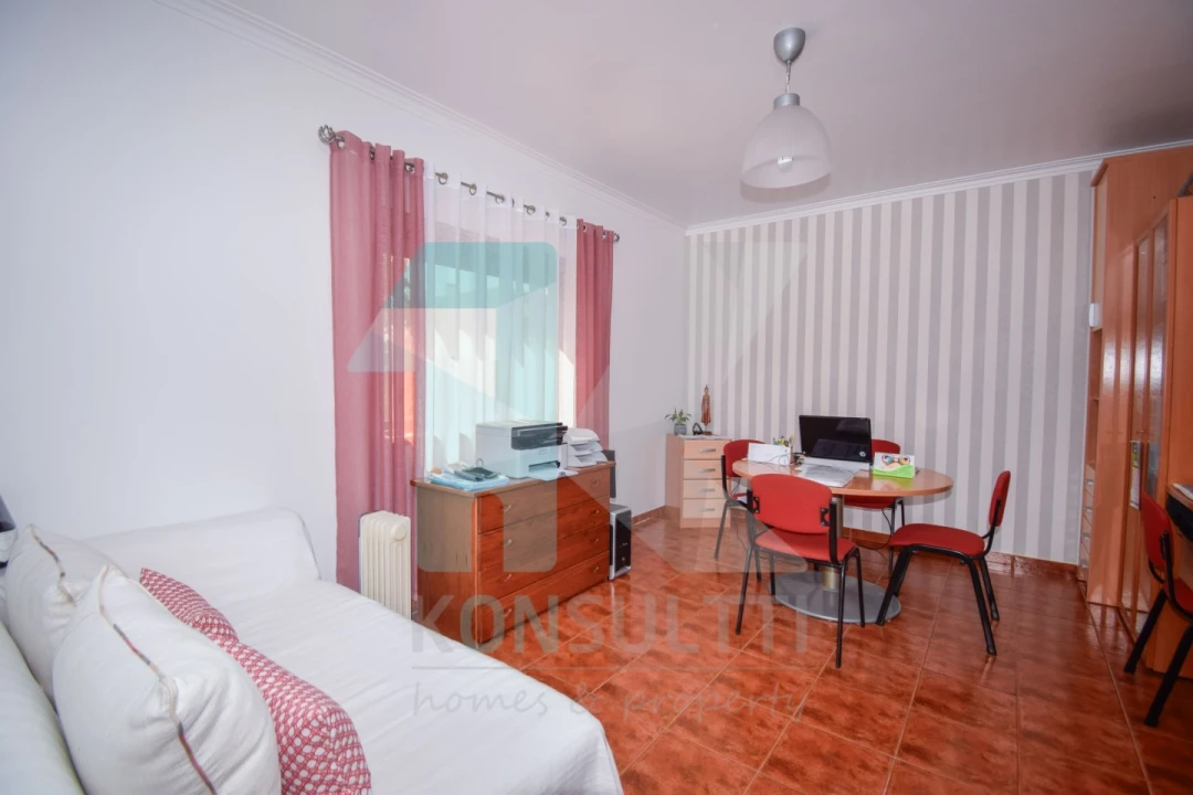 Moradia T5 para Venda em Carvoeira Foto 43