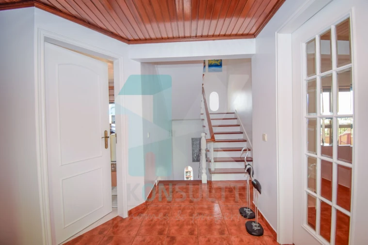 Moradia T5 para Venda em Carvoeira Foto 14