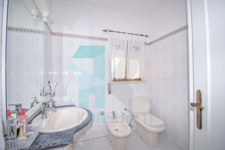 Moradia T5 para Venda em Carvoeira Foto 21