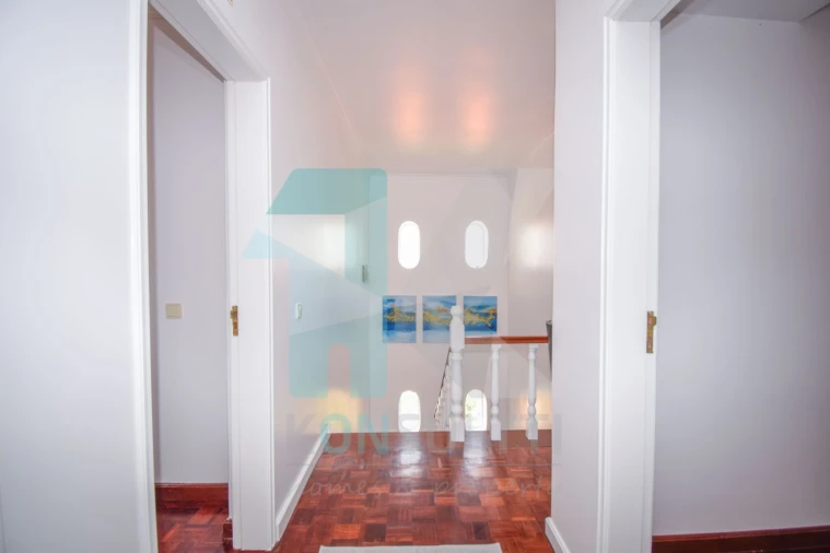 Moradia T5 para Venda em Carvoeira Foto 24