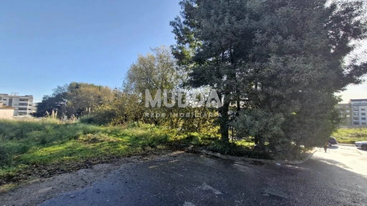 Terreno para Venda em São João da Madeira Foto 2