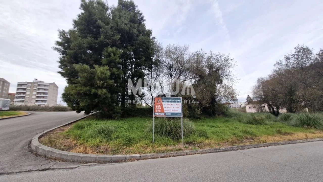 Terreno para Venda em São João da Madeira Foto 1