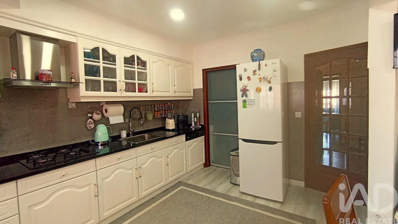 Apartamento T5 para Venda em Valado dos Frades Foto 2
