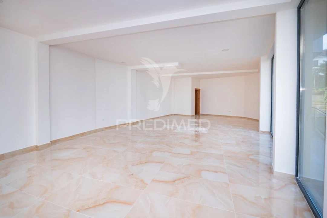 Loja para Venda em Arco de Baúlhe e Vila Nune Foto 9