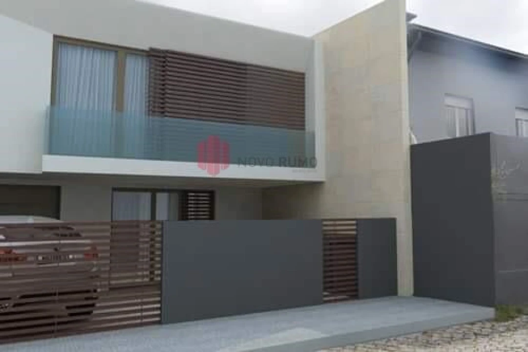 Terreno para Venda em Castêlo da Maia Foto 3