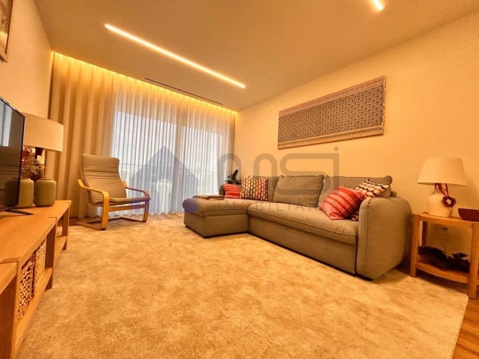 Apartamento T1 para Arrendamento em Madalena Foto 2