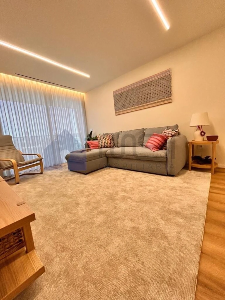 Apartamento T1 para Arrendamento em Madalena Foto 3