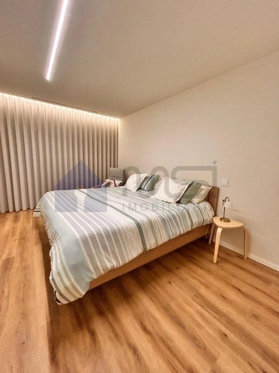 Apartamento T1 para Arrendamento em Madalena Foto 9