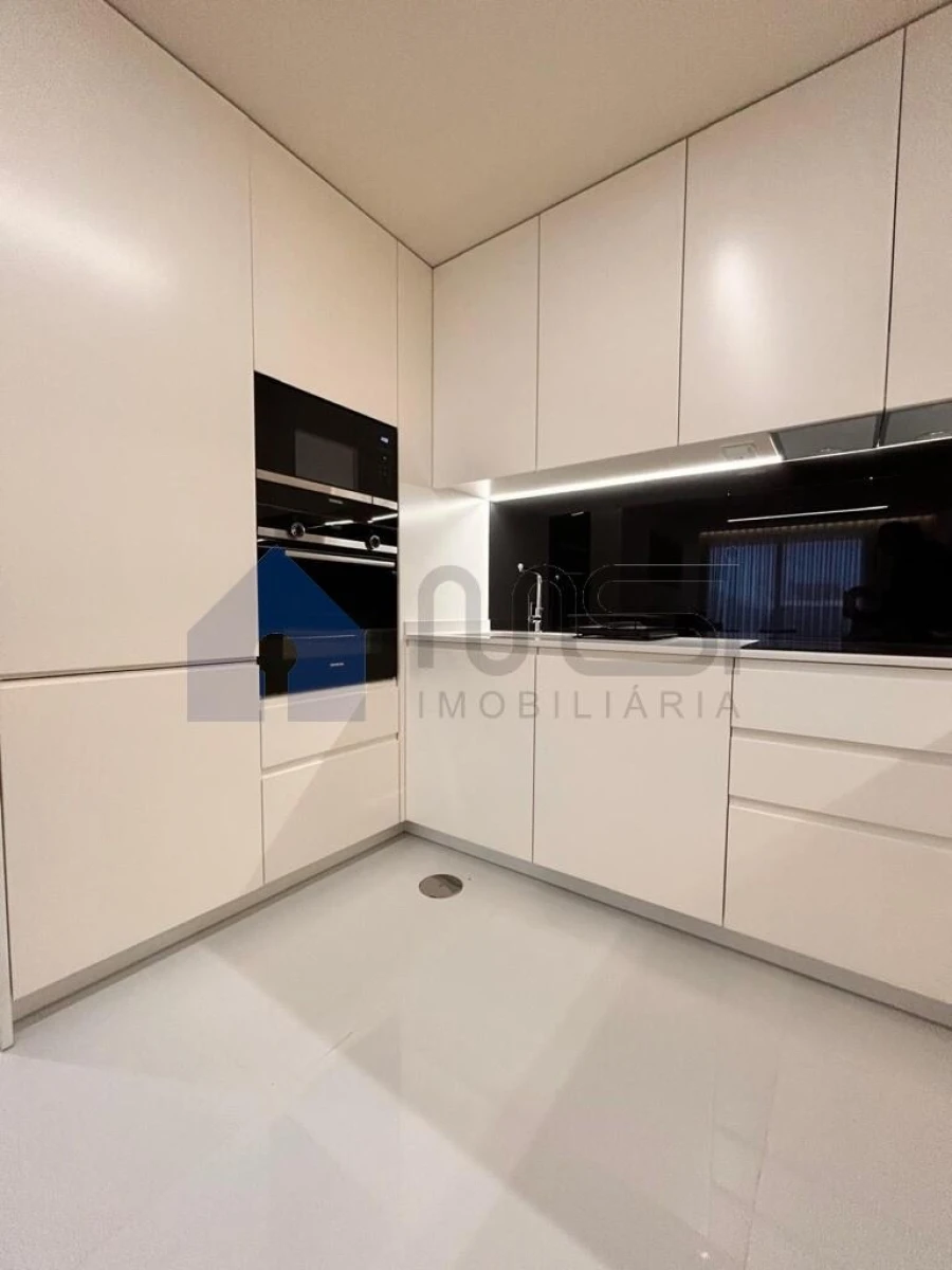 Apartamento T1 para Arrendamento em Madalena Foto 6