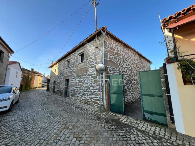 Moradia T6 para Venda em Candoso e Carvalho de Egas Foto 2