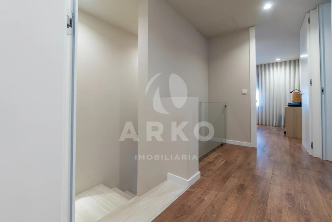 Moradia T3 para Venda em Campo e Sobrado Foto 13