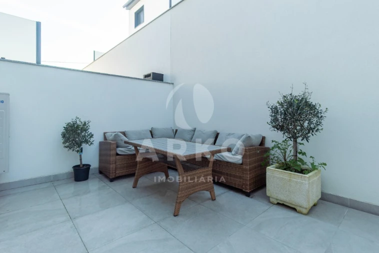 Moradia T3 para Venda em Campo e Sobrado Foto 29