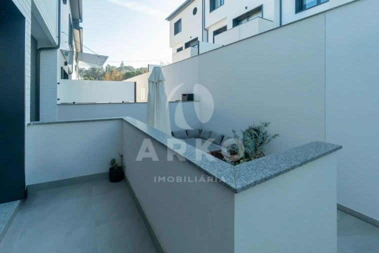 Moradia T3 para Venda em Campo e Sobrado Foto 27