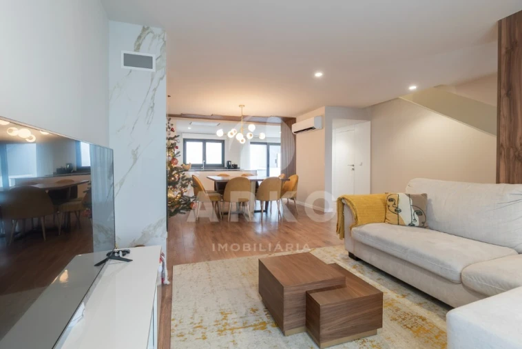 Moradia T3 para Venda em Campo e Sobrado Foto 9