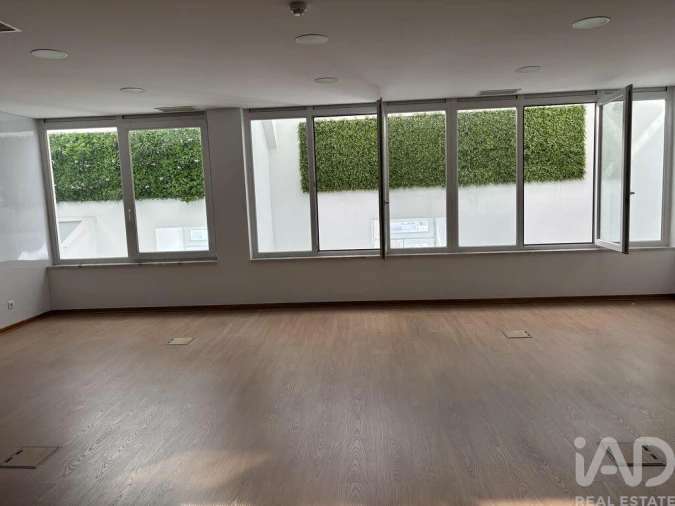 Escritório para Arrendamento em Santa Maria Maior Foto 3