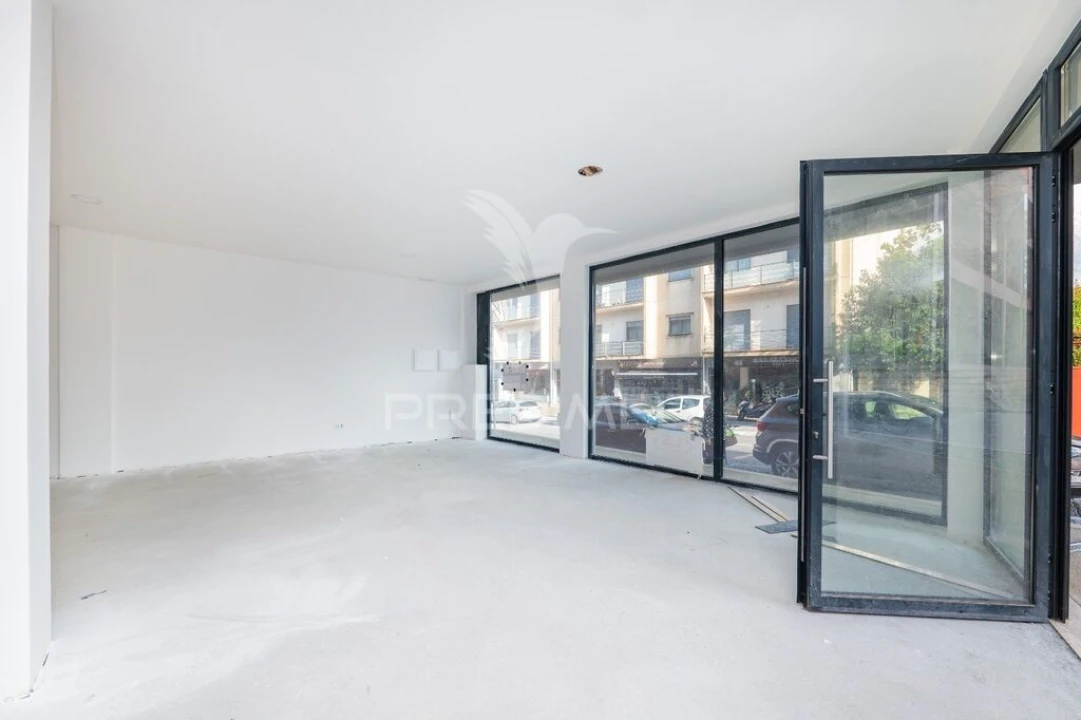 Loja para Venda em Arco de Baúlhe e Vila Nune Foto 2