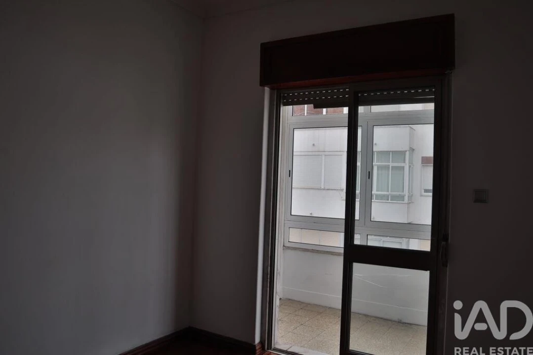 Apartamento T2 para Venda em Ramada e Caneças Foto 10