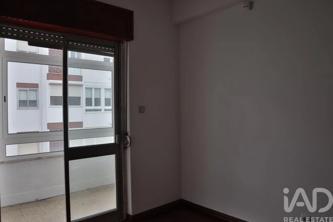 Apartamento T2 para Venda em Ramada e Caneças Foto 13