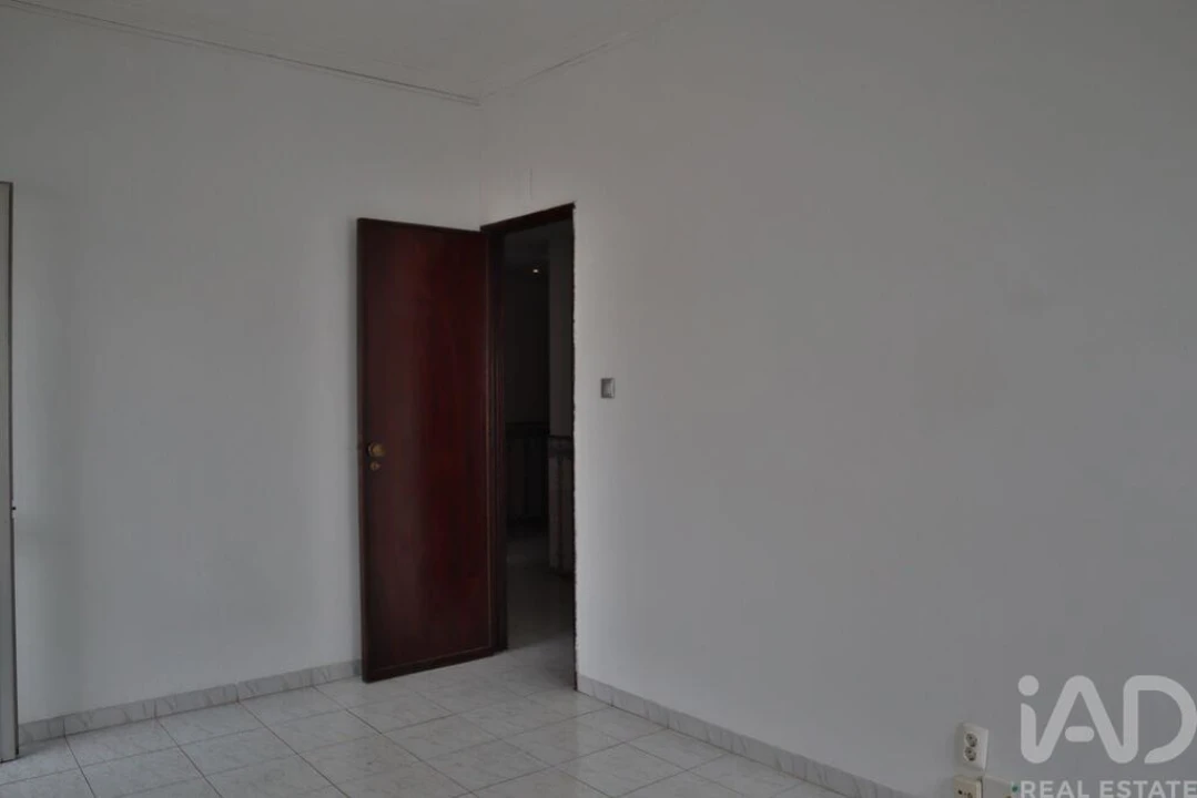 Apartamento T2 para Venda em Ramada e Caneças Foto 8