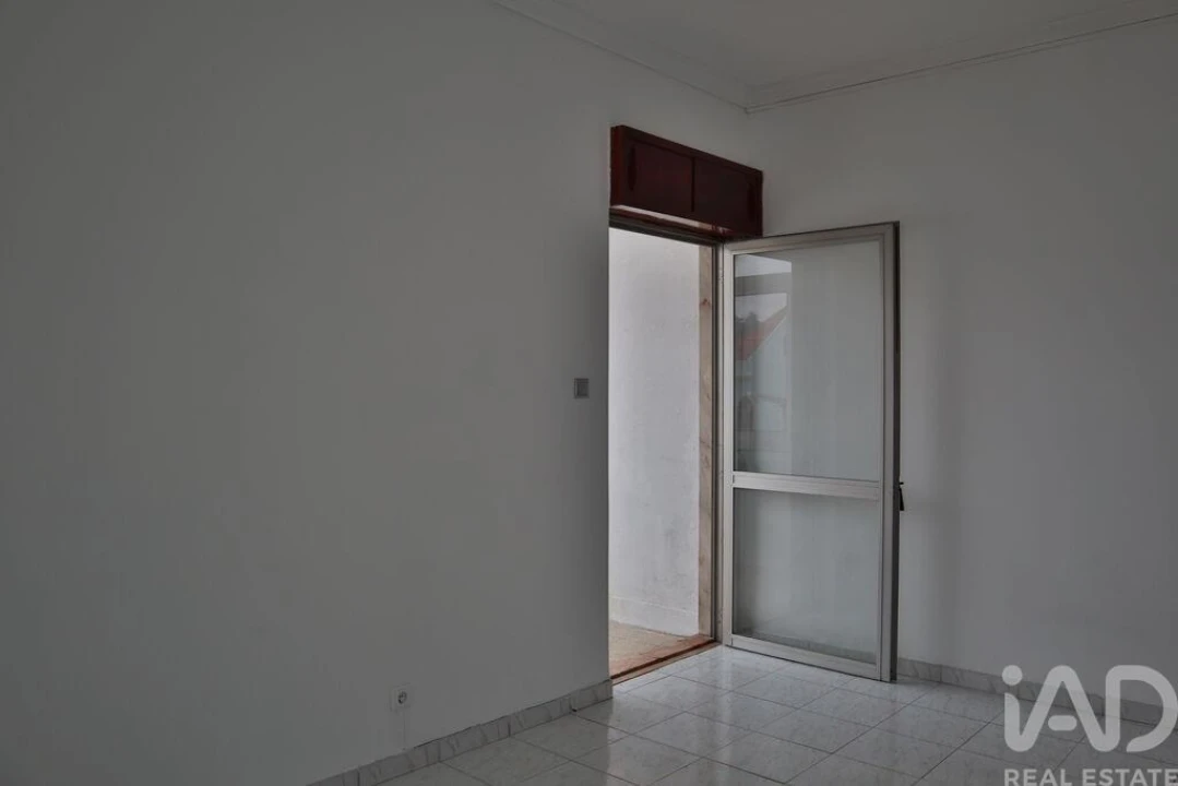 Apartamento T2 para Venda em Ramada e Caneças Foto 9