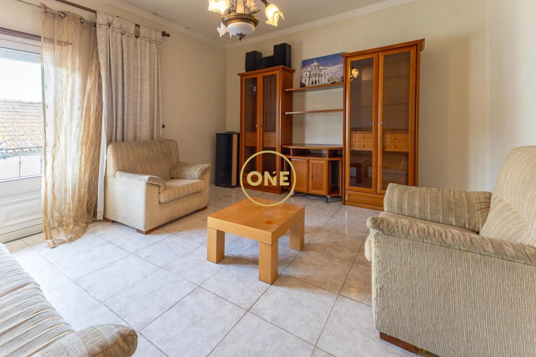 Apartamento T2 para Venda em Vila Verde dos Francos Foto 3