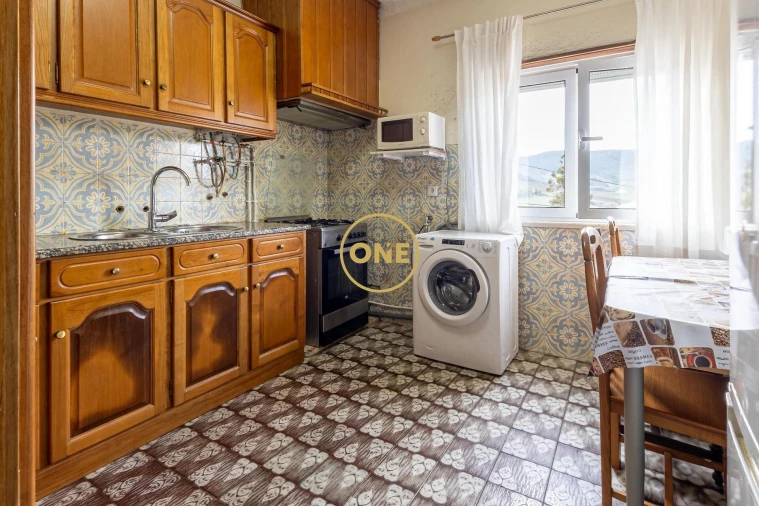 Apartamento T2 para Venda em Vila Verde dos Francos Foto 2