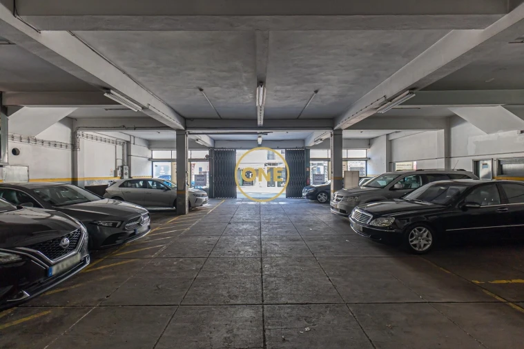 Armazém para Arrendamento em Paranhos Foto 14