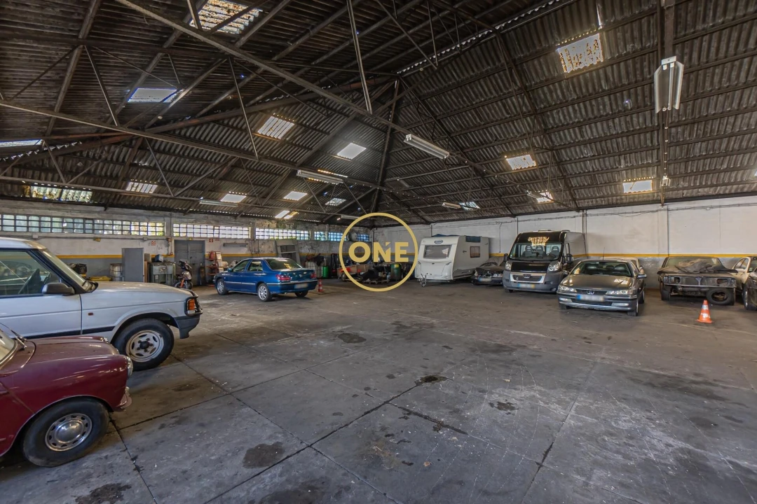 Armazém para Arrendamento em Paranhos Foto 1