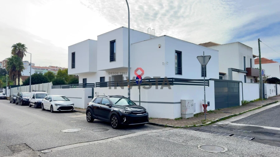 Moradia T3 para Venda em Alverca do Ribatejo e Sobralinho Foto 1