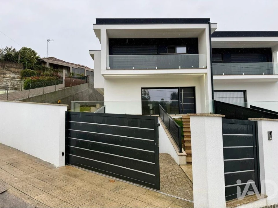 Moradia T4 para Venda em Recezinhos (São Mamede) Foto 1