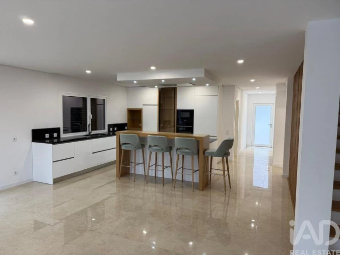 Moradia T4 para Venda em Recezinhos (São Mamede) Foto 9