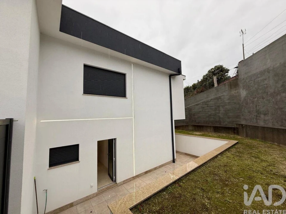 Moradia T4 para Venda em Recezinhos (São Mamede) Foto 28