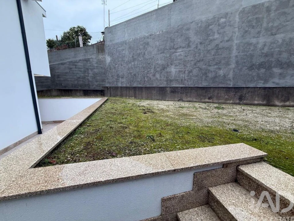 Moradia T4 para Venda em Recezinhos (São Mamede) Foto 27