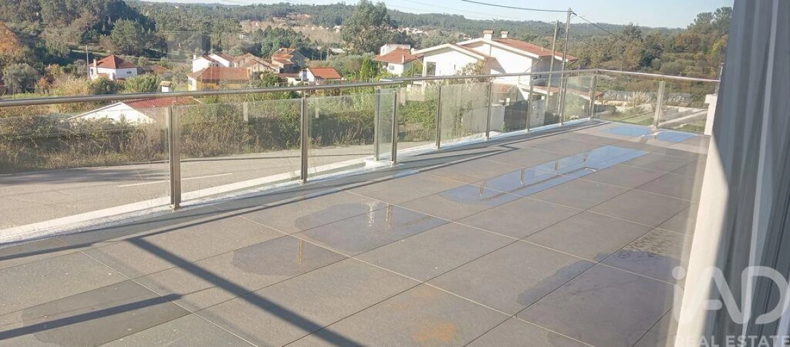 Moradia T4 para Venda em Antuzede e Vil de Matos Foto 7