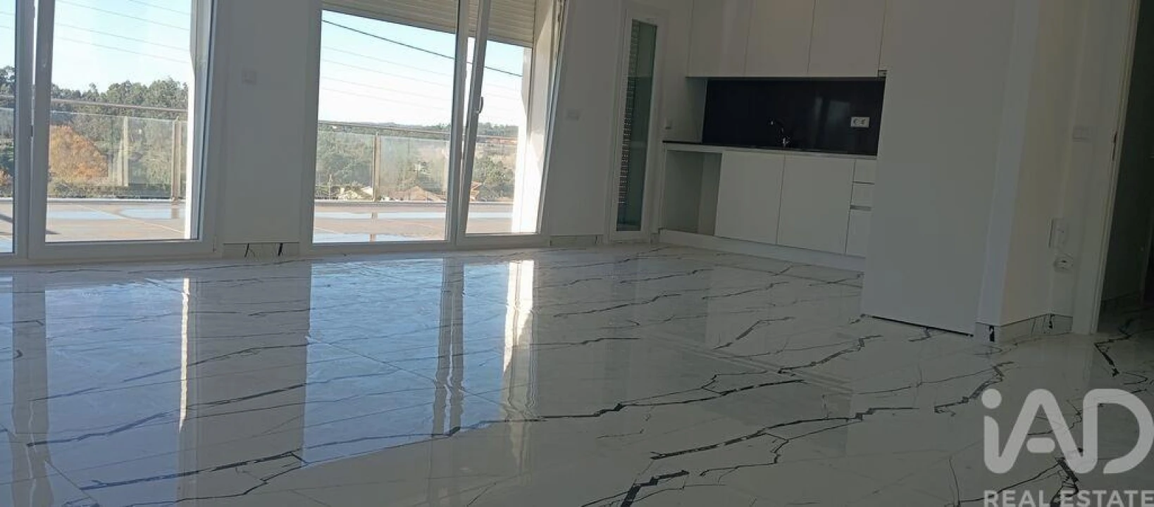 Moradia T4 para Venda em Antuzede e Vil de Matos Foto 3