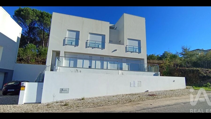Moradia T4 para Venda em Antuzede e Vil de Matos